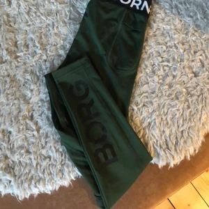 Björn Borg träningstights - Använda 1 gång. Fina tights med dragsko i midjan och ficka för mobilen.