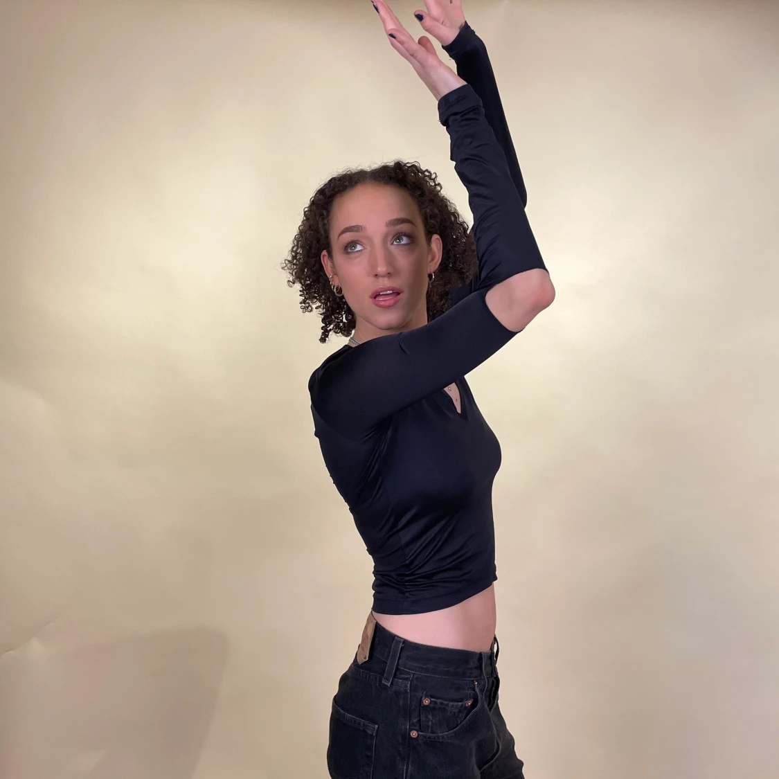 Snygg 90-tals topp med cut outs - 91