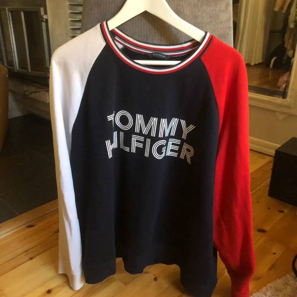 Tröja från Tommy Hilfiger . Hoodies.