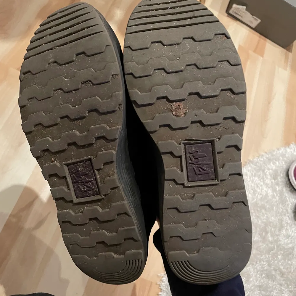 Fina Eytys sneakers i str 42. Använda men har mer att ge! . Skor.