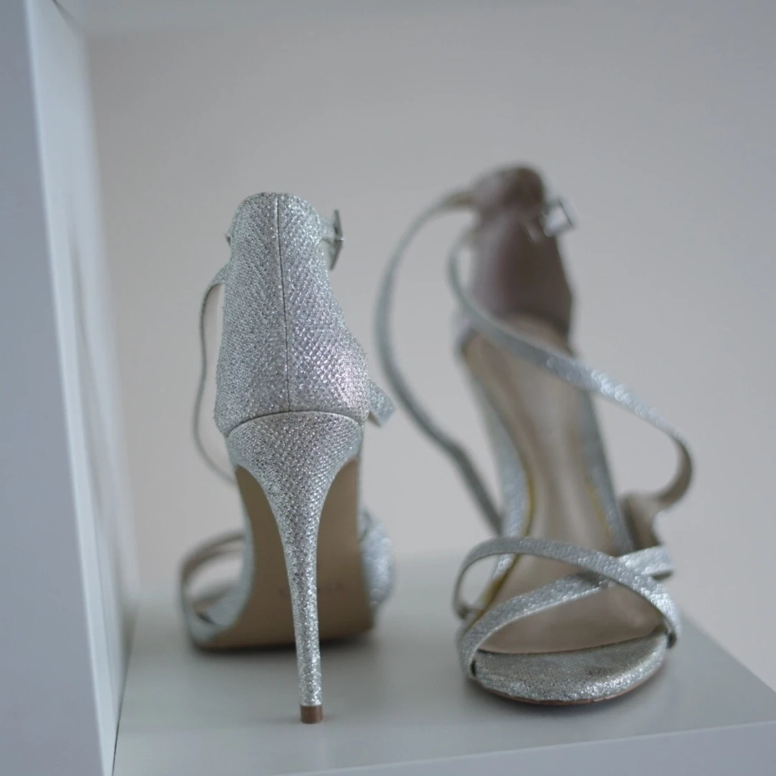 Festliga glittriga klackskor - 91