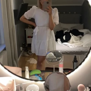 Studentklänning  - Intresse koll på denna fina klänning som endast är använd en gång 150kr + frakt 