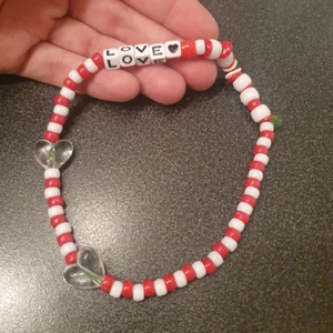 Ett fint hundhalsband  - Här är ett fint hundhalsband som som visar hur mycket du älskar din hund!