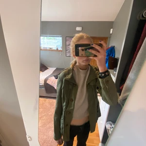 Vårjacka - FÖRST TILL KVARN! Skit snygg grön vårjacka! Så fin till våren💕💕💕