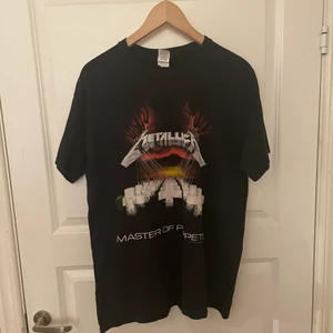 Vintage Metallica t-shirt - Riktigt fet Metallica tee perfekt för dig med M-L passar även S men oversized.