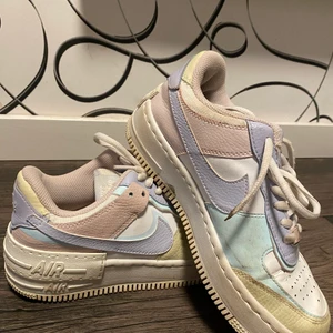 Nike air force 1 sneakers  - Skor i pastellfärger. NIKE air force 1. Frakt 62kr