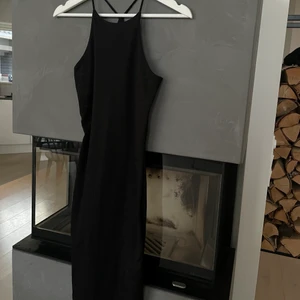 Klänning  - En lång klänning från Gina Tricot i storlek xs. Aldrig använd. Köparen står för frakten 🤍