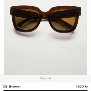 Chimi 07 bruna  - Säljer mina chimi glasögon! Modell 07 och färg brun. Endast använda ett fåtal gånger, låda att förvara dem i tillkommer! Vid snabb affär blir priset mindre! 