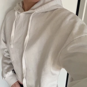 Vit Hoodie  - Fin vit Hoodie från Gina storlek XS