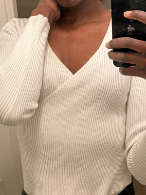 2 toppar  - 2 söta toppar för 50 kr. Båda har används flertal gånger men kommer inte längre till användning.