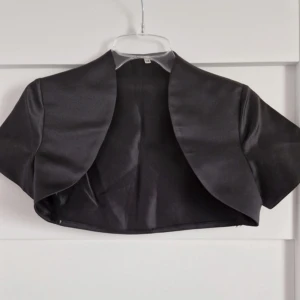 Bolero - Strl 38 men passar 36 också, (lite liten i storlek)