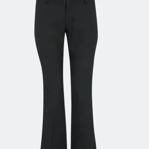 Lågmidjade kostymbyxor - Jättefina Lågmidjade kostymbyxor från bikbok. Storlek 38 men passar mig som vanligtvis har 34. Jättebra skick. Skriv för fler bilder💓Midjemått: 77 cm