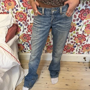 Jeans!  - Så snygga jeans som är  perfekta till allt❤️‍🔥❤️‍🔥 midjemått: 84cm Innerbenslängden:86cm