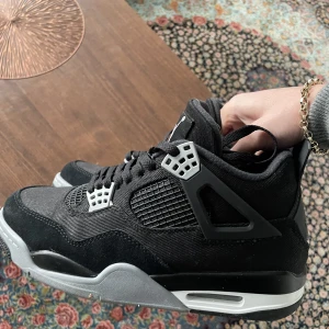 Jordan 4 black canvas - Jordan 4 black Canva storlek 41 box finns. Vill sälja de snabbt 