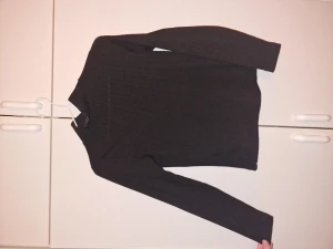 Ribbad tröja - Super fin ribbad tröja med halv krage, sparsamt använd