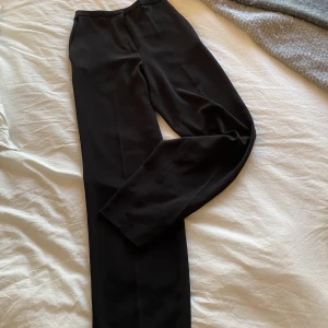 Kostymbyxor  - Passar ej !!