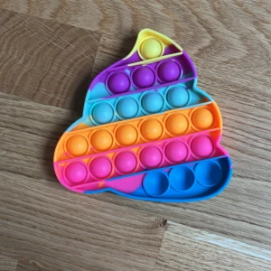 Fidget toy  - Hej jag säljer mina 3 pop its jag använder inte dom längre det är därför jag säljer!