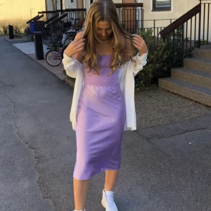 Lila set - Superfin lila färg men har tyvärr blivit för litet för mig. Nyskick! Kan köpas var för sig, 100 kr styck!