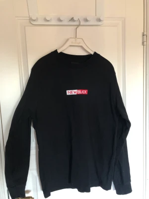 New black långärmad t-shirt - Fick den i present för ett tag sen men har inte kunnat använda då den är för liten. Strl S