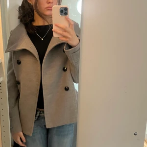 Kappa - Sjukt snygg grå kappa perfekt till vinter/våren🤍🤍