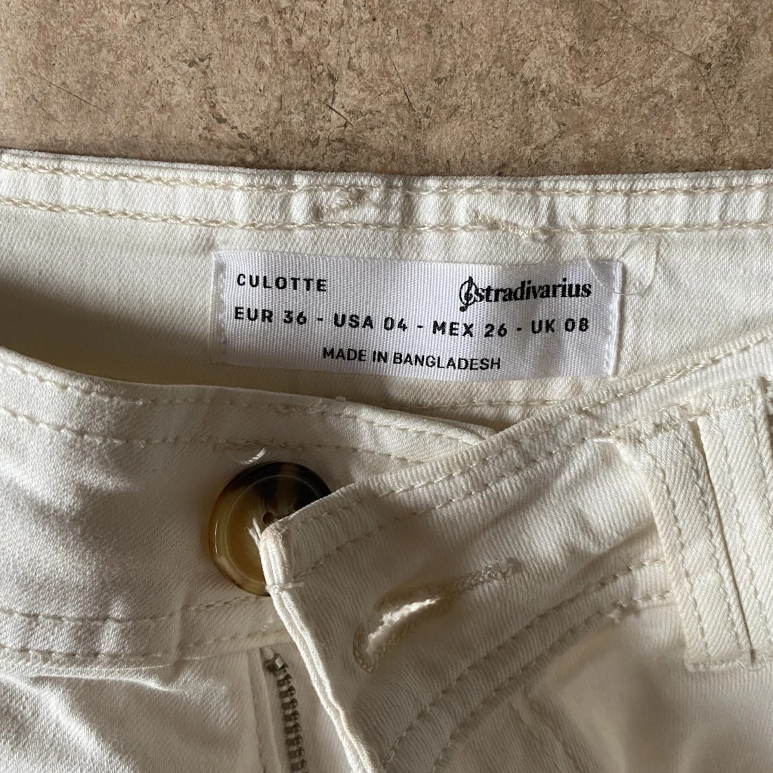 Cream flared jeans  - 90