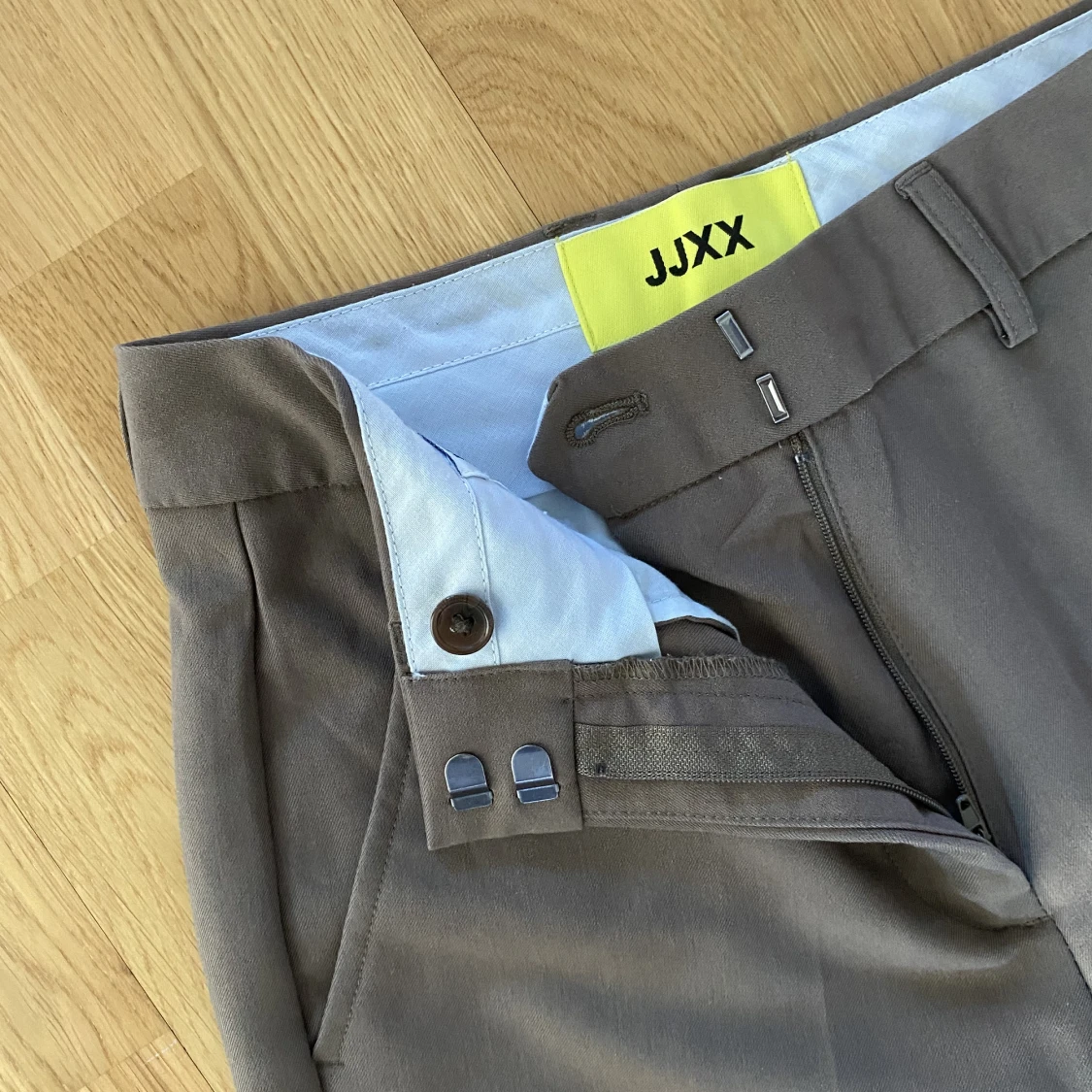 Bruna kostymbyxor - 91