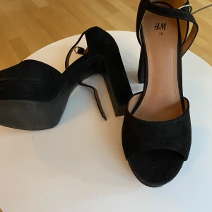 Klackskor H&M  - Använda 1 gång