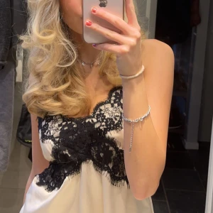 Spets linne - Säljer detta spets linne från Designbysi så himla fint 😍😍