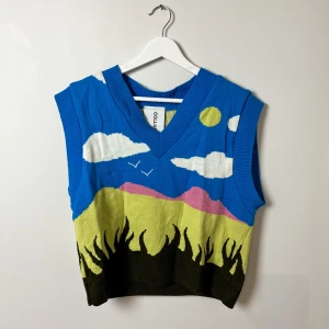 Väst med motiv  - Stickad väst med motiv av natur från collussion 