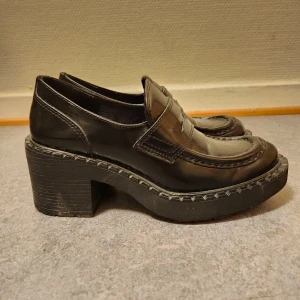 Loafers shoes  - It is easy to style 