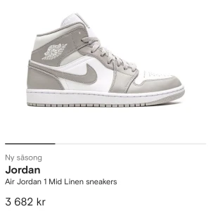 Air Jordan 1 mid linen sneakers  - Ett par jättesnygga air Jordan sneakers! Använt de 1 gång så de är i väldigt bra skick. Säljs pga att de tyvärr är för stora för mig… Kom gärna med prisförslag! <3 Nypris ca 3500kr
