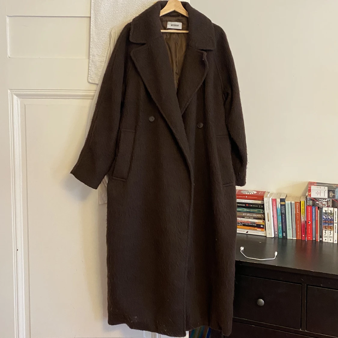 Weekday brun lång kappa, strl L