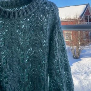 Stickad tröja - Turkos stickad tröja ifrån bikbok, färgen är mer som på första bilden! 💘💘