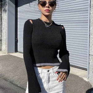 Tröja - Säljer Denna tröja, super fin men passar inte min stil. Ny pris 240 säljer för 200. Tröjan är aldrig använd och är helt ny. Pris kan diskuteras💗