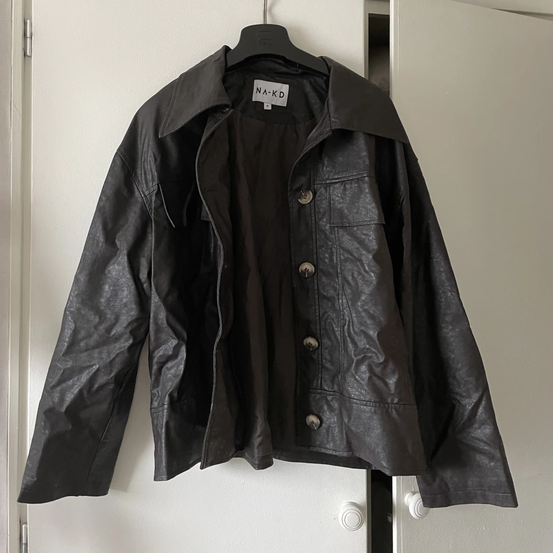 ”Skinn” jacka NAKD - 90