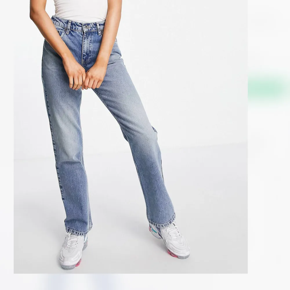 Jeans från asos. Köpta för 509kr i slutet av sommaren. Använda fåtal ggr. Ca 3-4. Jeans & Byxor.