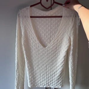 Vit Zara topp - Vit zara topp i storlek L🫶🏼använd en gång