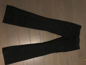 Kostymbyxor - Inwear lågmidjade svarta kostymbyxor💕