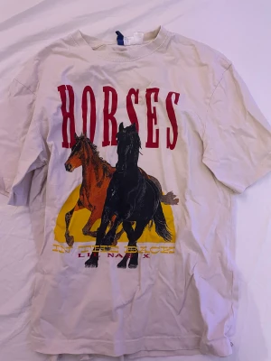 tshirt med tryck på ryggen - Fin oversized tshirt med tryck! 🌼