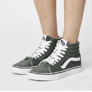 Vans skor - Säljer mina super snygga Vans i bra skick, perfekta nu till våren ❤️‍🔥, skriv för egna bilder !!