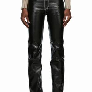 Eytys byxor - Eytys byxor i fint skick, använt fåtal gånger. Säljer pågrund av att dem blivit förstora  St 29  OBS! Frakten ingår i priset💗 Kan skicka egna bilder!