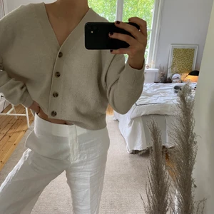 Other stories kofta Alpacka - Superfin stickad kofta från Other stories  Storlek s  I alpacka ull  Fint skick men något nopprig