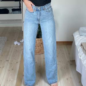XS blåa jeans i rak lång passform💙 Lager 157