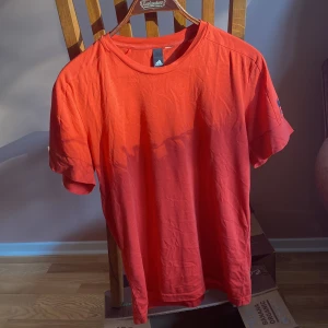 Adidas träningströja Orange - Använd. Passar alla kön. säljs pga flytt 