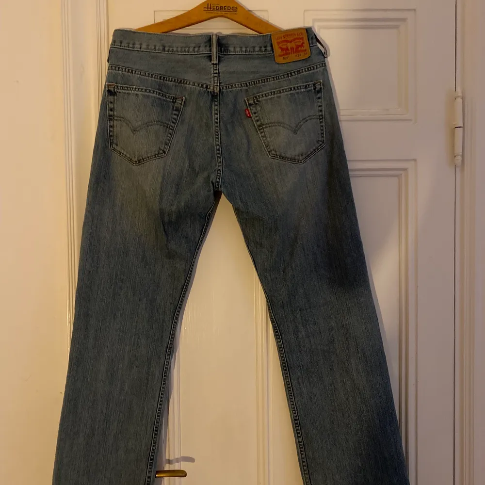 Levis 569 (rare) storlek 34/34, ljusblå, liten defekt på högra benet (syns på bild). Jeans & Byxor.