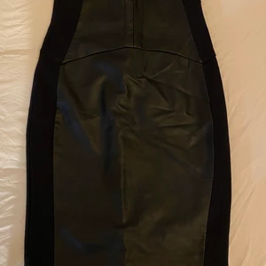 Läder Kjol - Snygg. Aldrig använt. Köpare står för frakt 