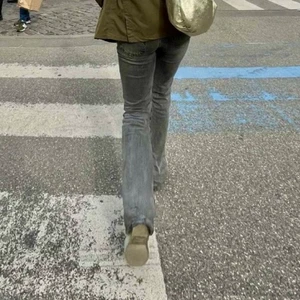 Grå bootcut jeans - Säljer dessa magiska magiska gråa bootcut jeans eftersom jag idag köpte ett par andra typ exaktlikadana❤️