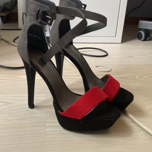 Klackskor - (Min mammas) Nyskick, kommer med låda 