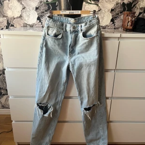 Perfect jeans  - Perfect jeans från Gina tricot! Bara använda ett fåtal gånger, eftersom de är lite små på mig. Storlek 36/S. Nypris 600kr.