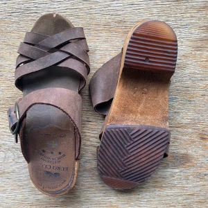 Träskor  - Lite finare träskor, tillverkade i Sverige.